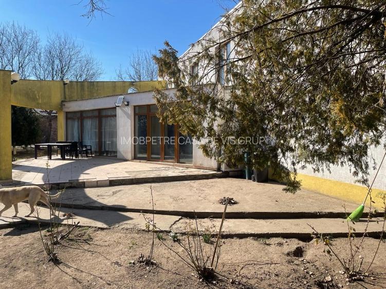 Casa de vanzare la 5 min de Centru cu trei nivele (D+P+1) si teren de 4300mp - 5