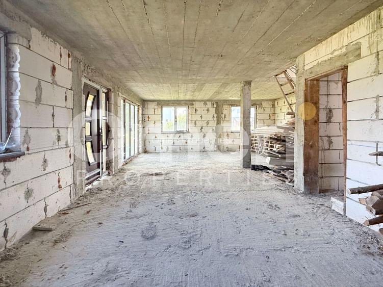 Casă cu potențial imens P+M, teren 7,91 ari, zonă liniștită, Ocna Șugatag. - 3