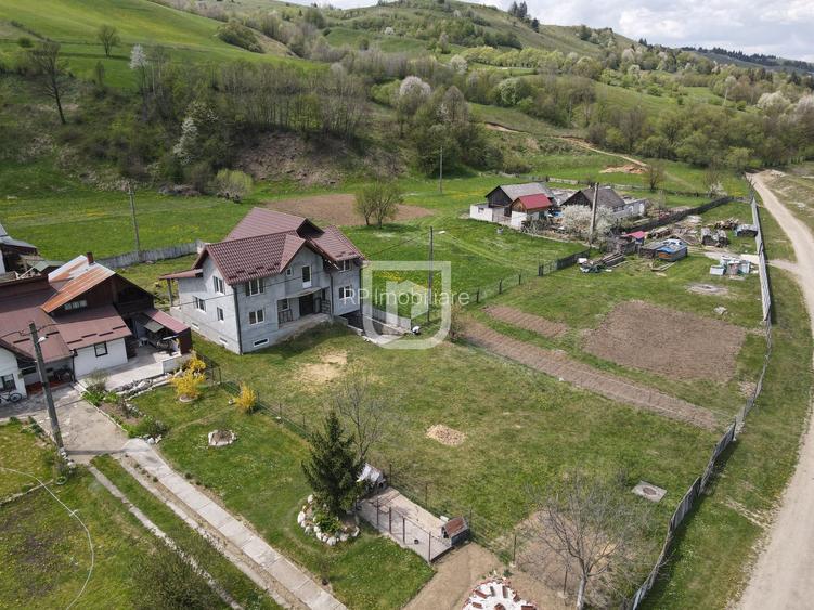 Casă 320 mp utili + 1143 mp teren, la roșu, Gura Humorului - 2