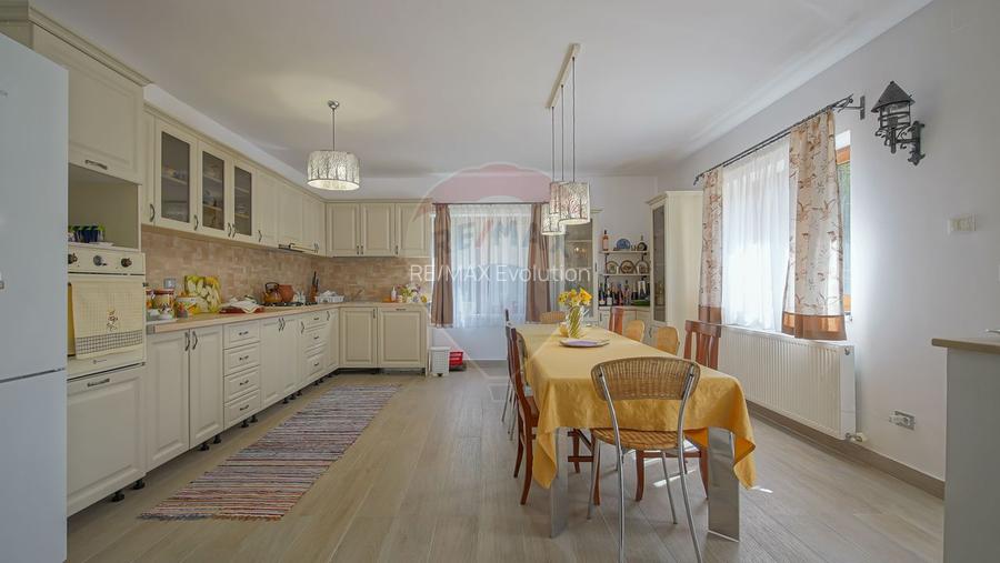 Vilă în zona Glăjărie, 10 camere, Sp + E + M, teren 2789 mp - 13