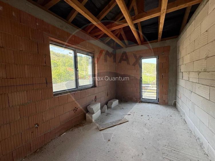 De vânzare casa semifinisata 5 camere 186 mp u Str. Făcliei - 7