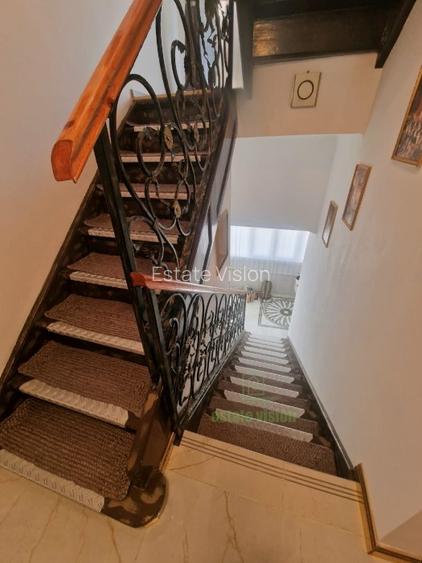 Apartament superb pe doua nivele, renovat integral, in vila, curte proprie, Grad - 15