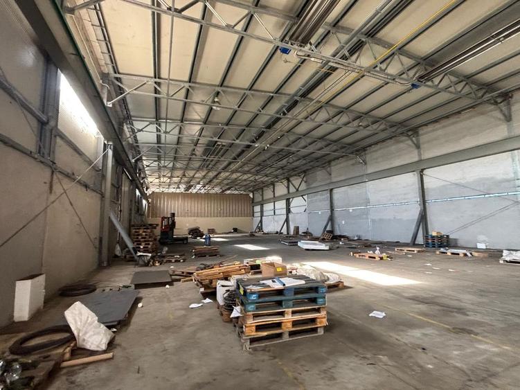Depozit cu showroom de inchiriat de 1600 mp