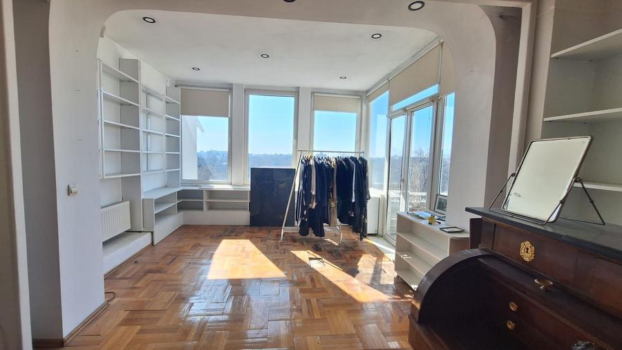 Apartament tip penthouse 40mp terasa 5 camere 200mp utili