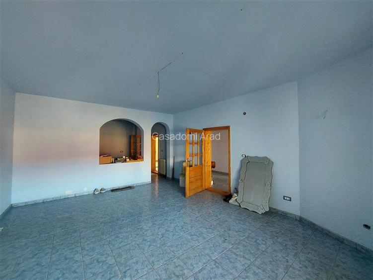 Imobil D+P+2E+M, zona Poetului, integral sau partial - 2