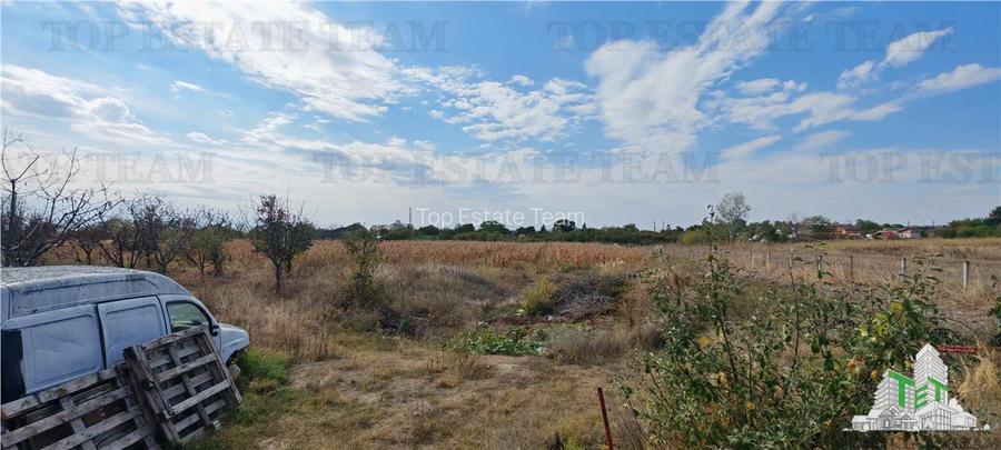 Ferma 3,3ha, din care 2,5ha intravilan, vila 7 camere, D+P+E+M, casa pentru munc - 11