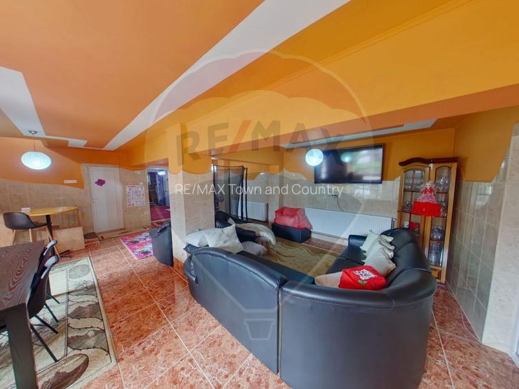 Casă / Vilă cu 16 camere de vânzare în zona Bobâlna - 17
