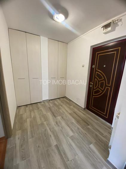 2 decomandate ETAJ 1, renovat, balcon 7m,foarte spatios, Cornisa - 2
