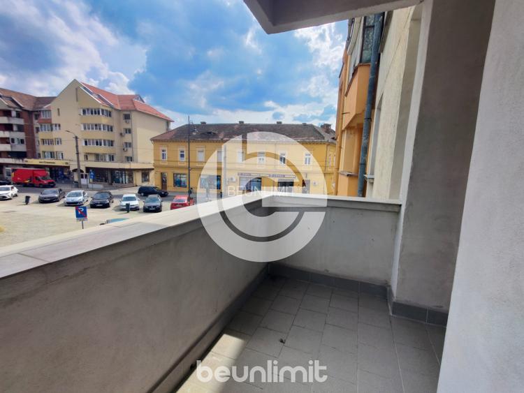 Apartament 3 camere decomandat, etaj 1, zona centrală - 17