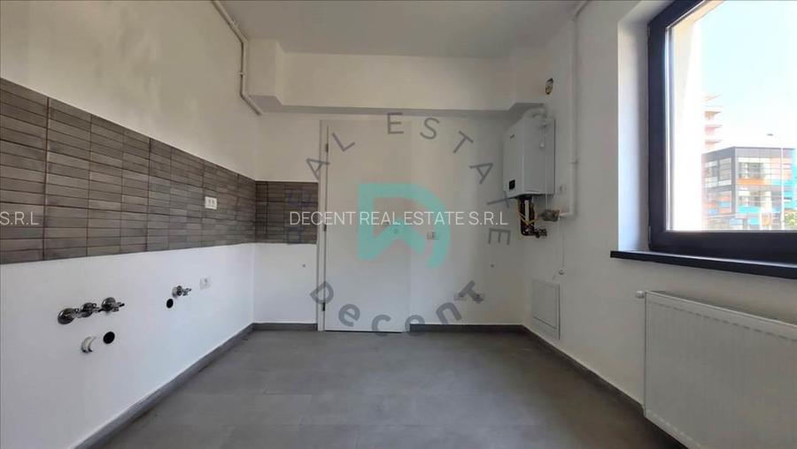 Studio,  47 mp, Tractorul - 2