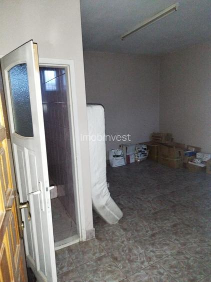 Vand casa cu 10 camere in zona 7 Noiembrie - 9