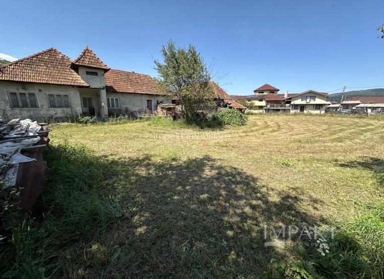 Teren cu casa veche in centrul localiatii Valea Draganului! - 2