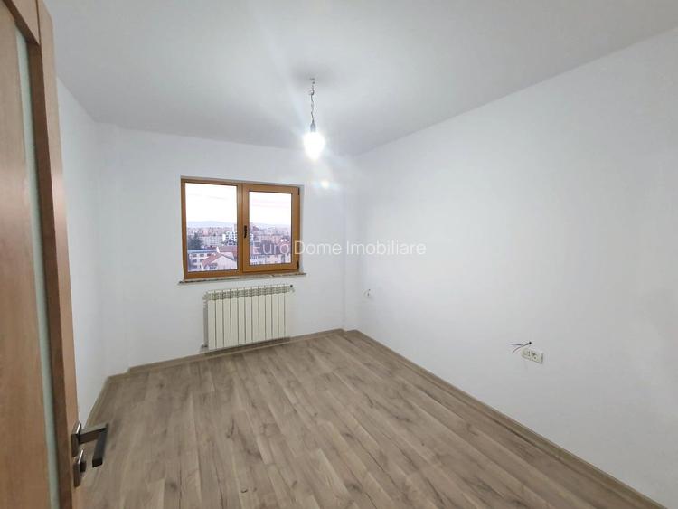 Apartament decomandat cu 3 camere, 66 mp., Calea București - 7