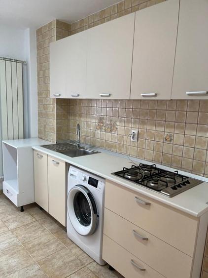 Inchiriez apartament