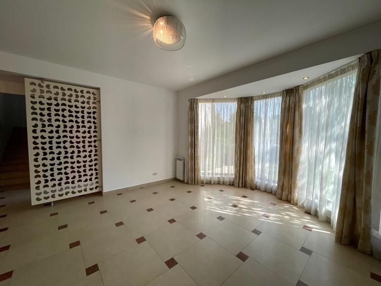 Vila cu Piscina in complex privat -Iancu Nicolae