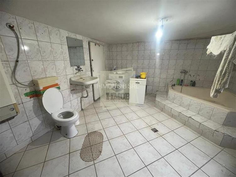 Casa individuala cu 6 camere si 3 bai si 1413 mp teren in Blaj - 11