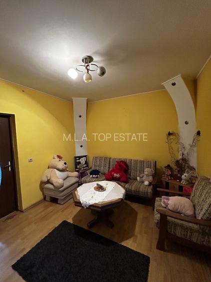 Casa 8 Camere Cu Teren 1500mp In Cermei - 11