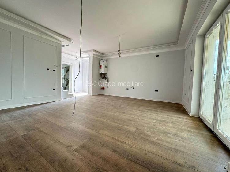 Duplex despartit prin camera tehnica - 4 camere Toate Utilitatile - 4