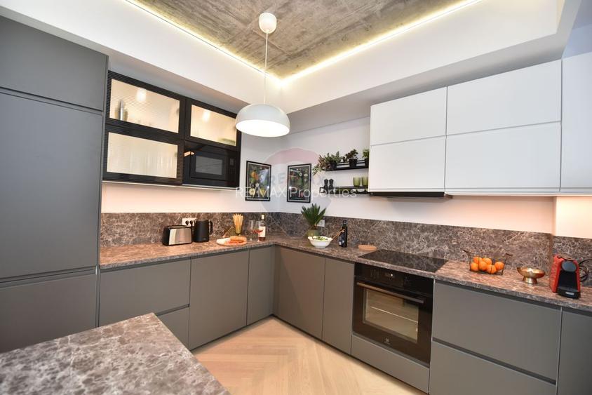 Vanzare Apartament 3 camere imobil 2024 | Piata Universitatii - 8