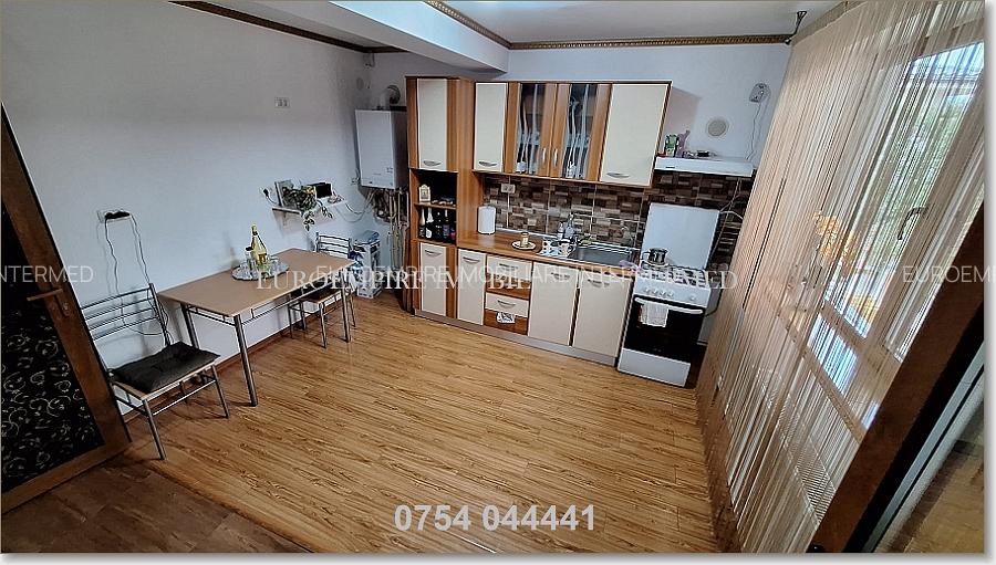 Vila+casa de vanzare zona Km 5 - 18