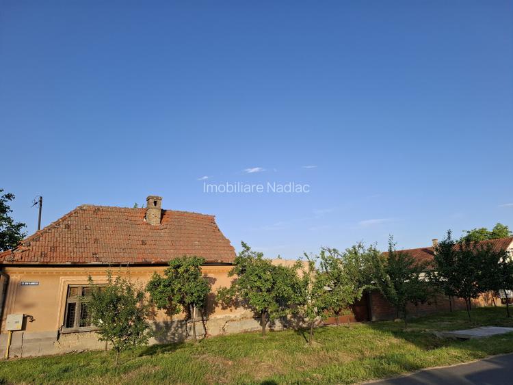 Casa pentru demolare/renovare in Nadlac cu teren 616mp - 2