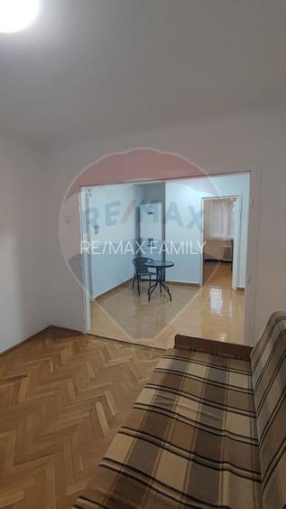 De inchiriat apartament 3 camere spatios  etaj 1 Splaiul Crisanei - 16