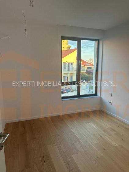 Vila deosebita de vanzare - zona Mamaia Nord pe malul lacului ; COMISION 0% - 10