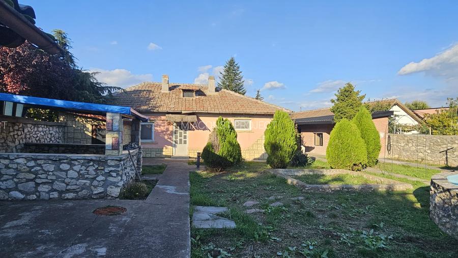 De vanzare  - Propietate  km 4/5 .  1000 mp , din care 250 mp construcții - 6