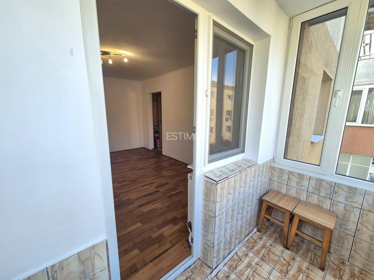 Vanzare Apartament 2 Camere semidecomandat Centrul Civic Str.Harmanului Etajul 3 - 8