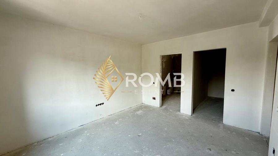 Duplex cu 5 camere, 2 garaje, semifinisat, zona Tauti