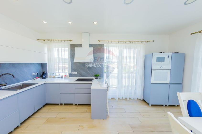 Penthouse exclusivist 186 M2C de vânzare în zona Centrală BAIA MARE - 30
