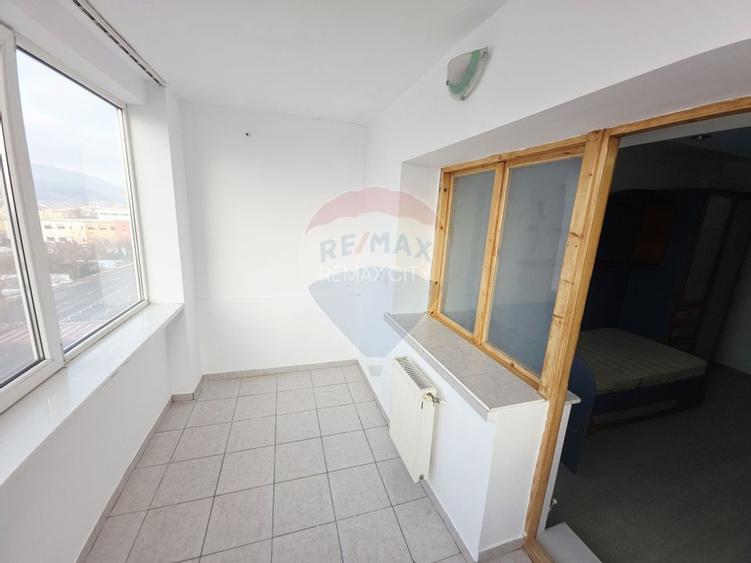 Apartament cu 2 camere de vânzare în zona 1 Mai - 8