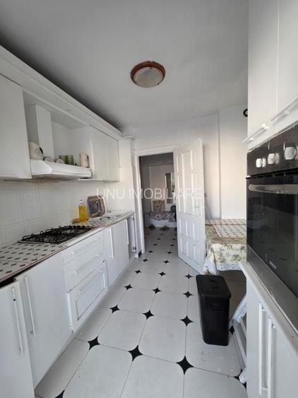 Etaj 3-Podul de Fier-3 Camere Decomandat -bloc 82' - 6