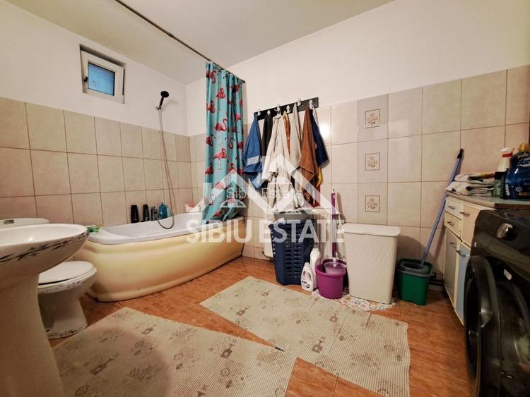 Casa cu pivnita mare, dormitor la parter, Selimbar - 15