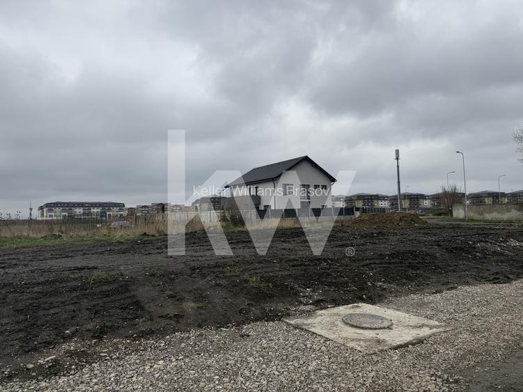 Teren intravilan construibil, utilități complete Str. Cetății - Comision 0 - 18