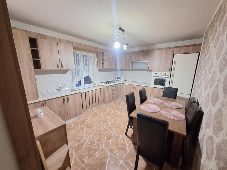 Închiriez apartament spatios cu 2 camere,parter,zona Calea Moldovei,parcare incl - 2