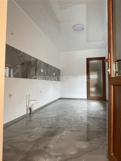 Super Pret ! Renovata Casa zona Piata Saraca  -Scoala 18 - 4