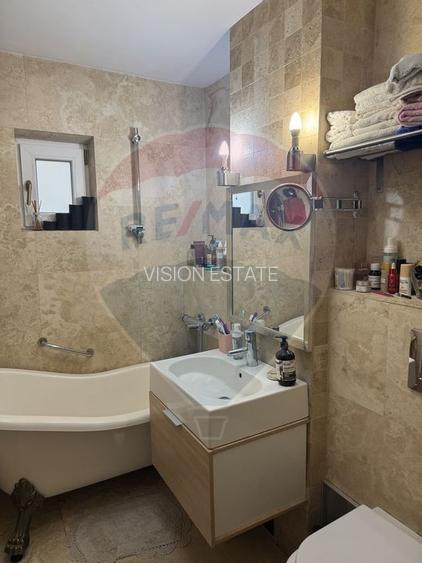 Apartament cu 3 camere de vânzare în zona Rovine - 8