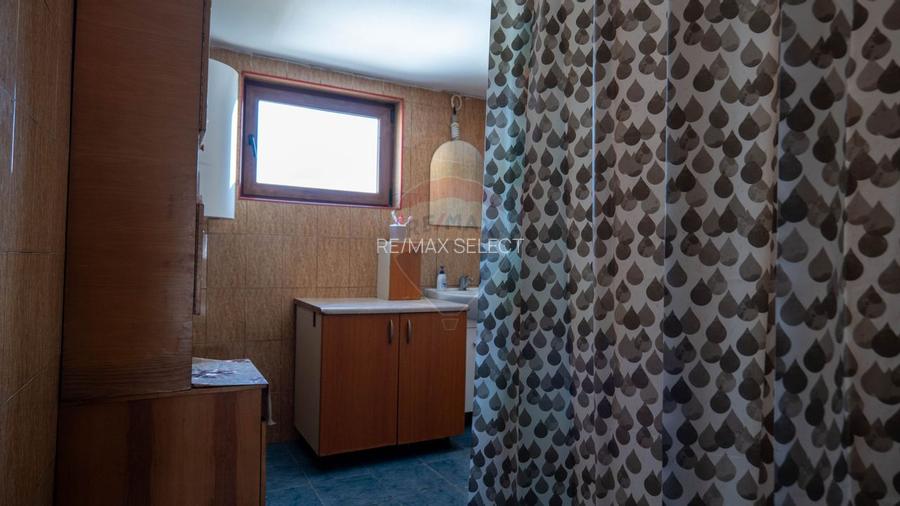 Vânzare imobil cu funcțiune mixtă casa si restaurant - Ungureni - DB - 11