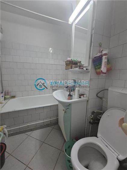 Royal Imobiliare - Vanzare apartament 2 camere zona 9 Mai - 12