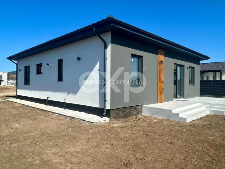 Casă de vânzare în Sânpetru- 107 mp , teren 500 mp - 220.00 euro. - 3