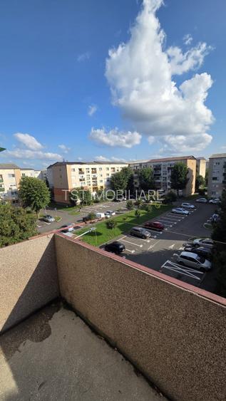 Apartament cu 3 camere, Micro 17,  Bld Independentei - 6