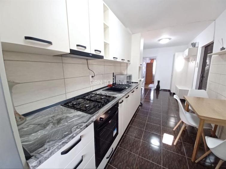 Apartament 3 camere cu balcon zona Parcul Sub Arini - 6