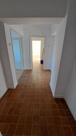 Unirii ( 3 min metrou), 4 camere de inchiriat, 2/8, nemobilat