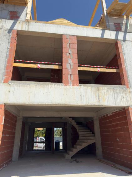 Vile de vanzare, 4-6 camere, zona Straulesti, 10' de metrou Straulesti