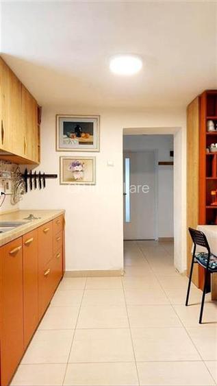 O casa mobilata, utilata, gradina generoasa, transport microbuz si tren spre Buc - 4