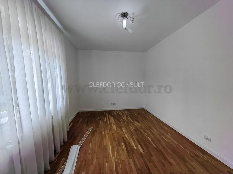 Vilă cu piscina langa British School - 9