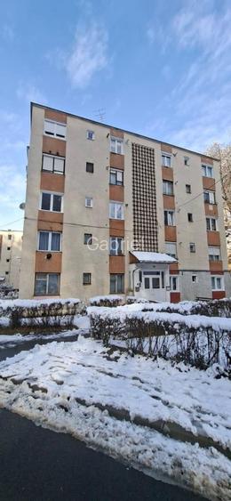 Proprietar, vând apartament cu 2 camere, decomandat - zona liniștită - 8