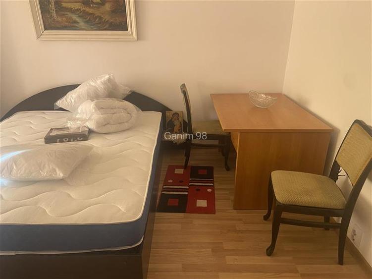 Garsoniera , zona B-dul Independentei , et 2 , 32 mp , decomandata , mobilata si - 3