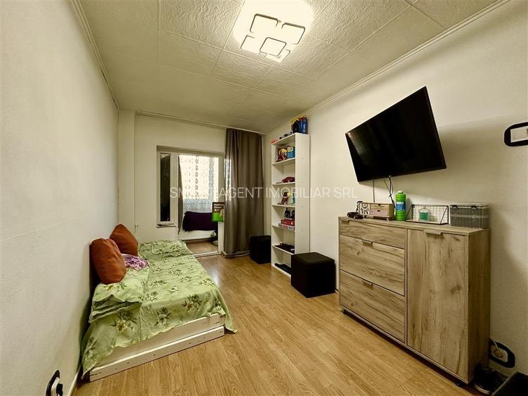 Apartament 3 camere. Arad, zona Aurel Vlaicu,  Y - ri. - 6